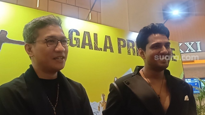 Renaldo Samsara (produser, sutradara, penulis film Psykopat) dan Cornelio Sunny ditemui di Epicentrum, Jakarta Selatan pada Kamis (30/1/2025). [Suara.com/Rena Pangesti]