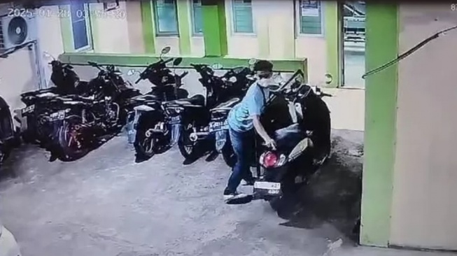 Detik-detik Motor Bidan Puskesmas di Bogor Raib Digondol Maling