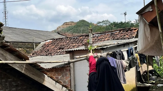 Warga Sukabumi Protes Penambangan di Bukit Karang Numpang: Pencemaran Lingkungan