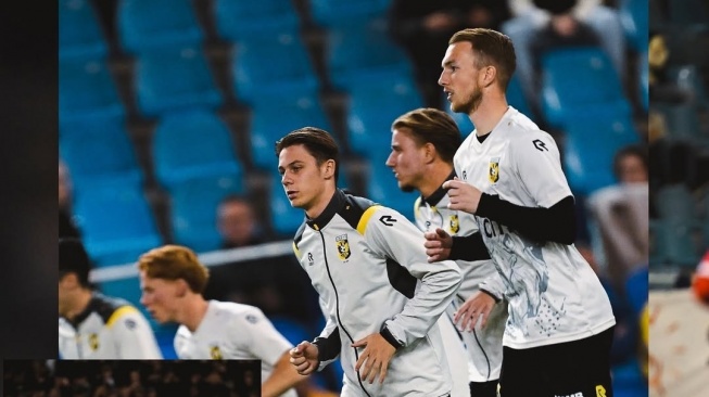 Bek Vitesse keturunan Indonesia, Justin Bakker. [Dok. IG/@jbakker4]