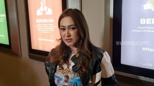 Nafa Urbach di XXI Plaza Indonesia, Jakarta, Jumat (31/1/2025). [Suara.com/Adiyoga Priyambodo]