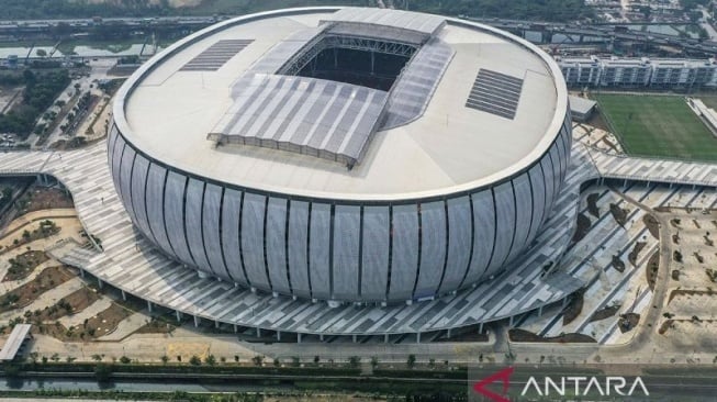 Foto udara Jakarta International Stadium (JIS) di Tanjung Priok, Jakarta. ANTARA FOTO/Galih Pradipta/foc/am.