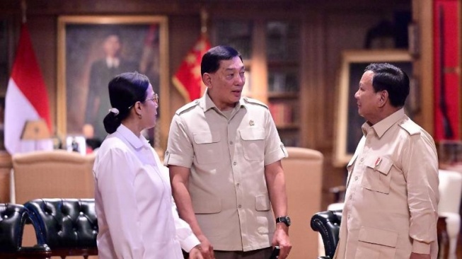 Presiden RI Prabowo Subianto mengeluarkan sejumlah kebijakan dalam rapat terbatas (ratas) yang digelar di kediaman pribadinya, Hambalang, Bogor, Jawa Barat, Jumat (31/1/2025). (Foto dokumen: Biro Pers)