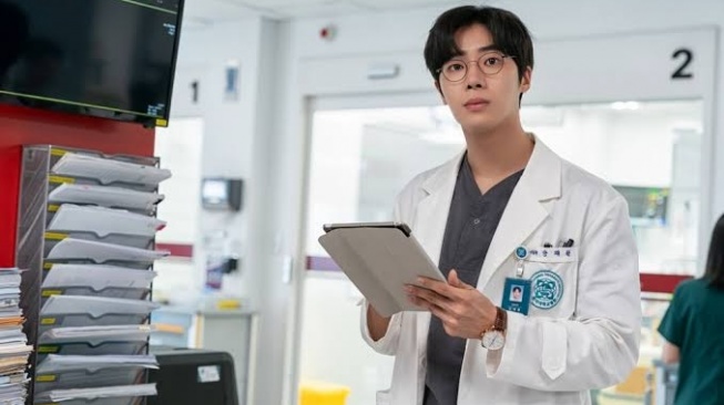 Sukses Bintangi Trauma Code, Ini Deretan Drama Populer Choo Yeong Woo