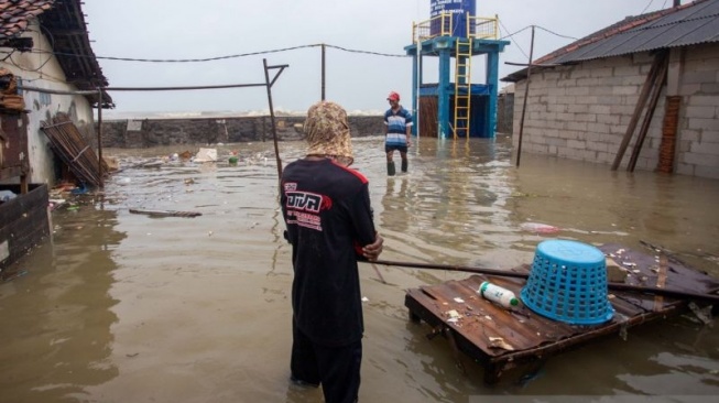 BPBD Indramayu Tetapkan Status Tanggap Darurat Banjir Rob