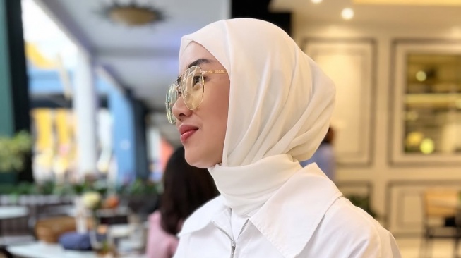 Apa Agama Selfi Nafilah? Istri Iwa K Bikin Heboh Pasca Putuskan Hijrah