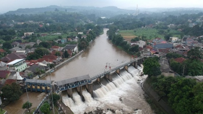 Puncak Sempat Diguyur Hujan, TMA Bendung Katulampa Normal