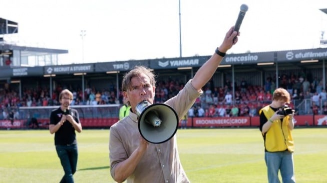 Asisten pelatih timnas Indonesia, Alex Pastoor curhat dengan mepetnya persiapan. (Dok. Almere City)