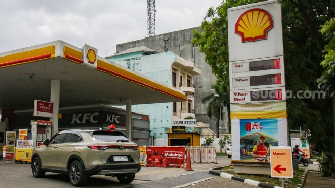 Suasana di SPBU Shell Mampang Prapatan, Jakarta, Sabtu (1/2/2025). [Suara.com/Alfian Winanto]