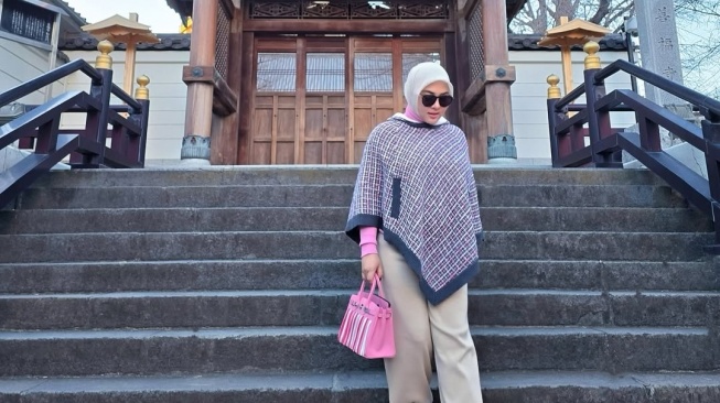 Koleksi pakaian hangat Syahrini selama di Jepang (Instagram/@princessyahrini)