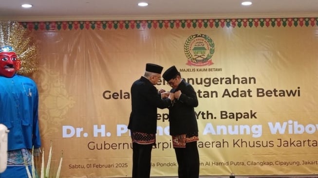 Pramono Anung Dapat Kuku Macan dan Resmi Dapat Gelar 'Abang' dari Majelis Kaum Betawi