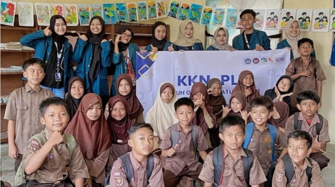 Berwarna! KKN Unila Gelar Kegiatan Mewarnai di SDN 21 Tulang Bawang Udik