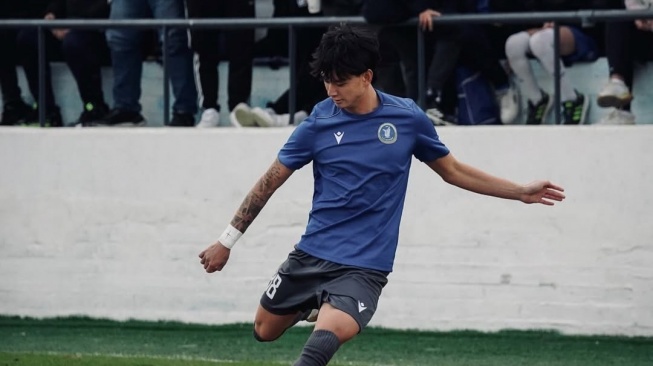 Pemain keturunan Indonesia dan Australia, Luke Xavier Keet saat bermain untuk tim kasta kedua Liga Yunani, Niki Volou. [Dok. IG/@lukekeet]