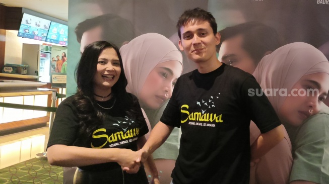 Badriyah Afiff dan Alexzander Wlan ditemui di Senayan City, Jakarta Pusat pada Jumat (31/1/2025). [Suara.com/Rena Pangesti]