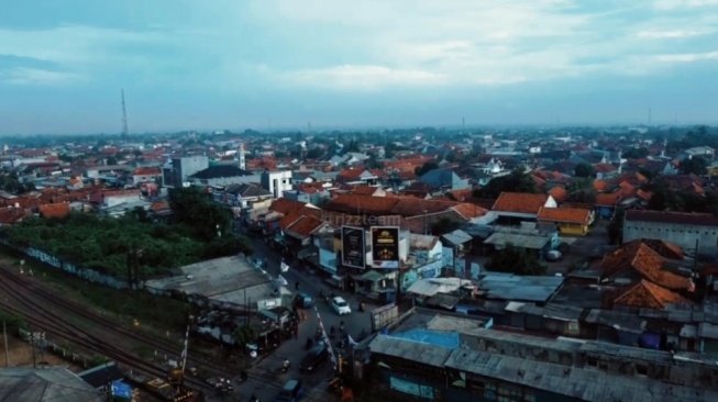 Dari Rel Kereta hingga Jalan Tol: Peran Cikampek dalam Mobilitas Nasional