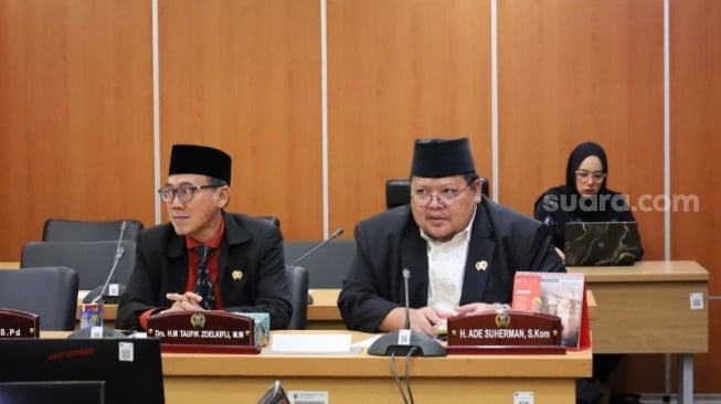 Anggota Fraksi PKS DPRD DKI, Ade Suherman (kiri). (Foto Dok: PKS DKI)