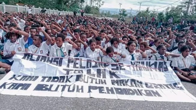 Orasi Siswa Papua Ini Viral, Netizen: Dia Lebih Cerdas dari Gibran