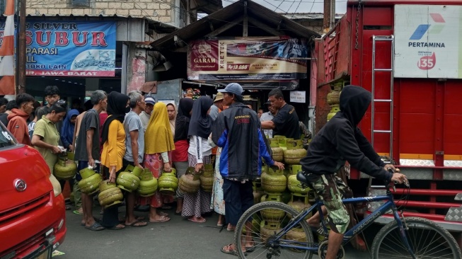 Curhat Warga Bojonggede Bogor, Cari Gas 3 Kg Susah, Pangkalan Prioritaskan Warga Lokal