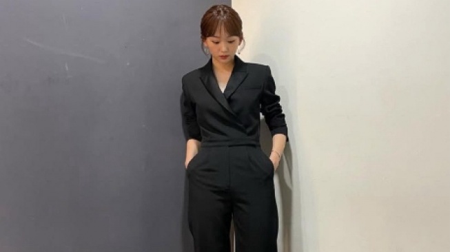 Kasual hingga Formal, Ini 4 Padu Padan Blazer ala Jin Ki Joo yang Bikin Tampilan Lebih Stylish