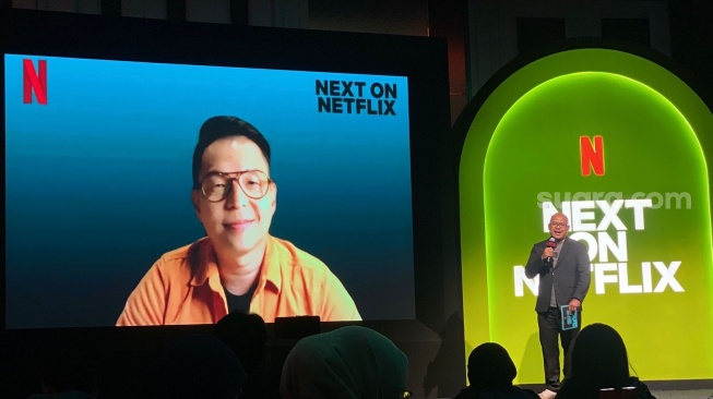 Ernest Prakasa dalam konferensi pers Next On Netflix yang digelar di kawasan SCBD, Jakarta Selatan, Rabu (5/2/2025). [Suara.com/Tiara Rosana]