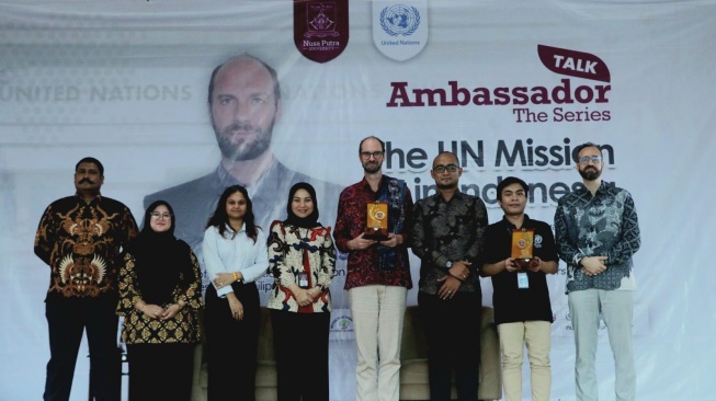 Ambassador Talk yang menghadirkan pembicara Dr. Miklos Gaspar, Direktur United Nations Information Centre (UNIC) untuk Indonesia dan Filipina. 