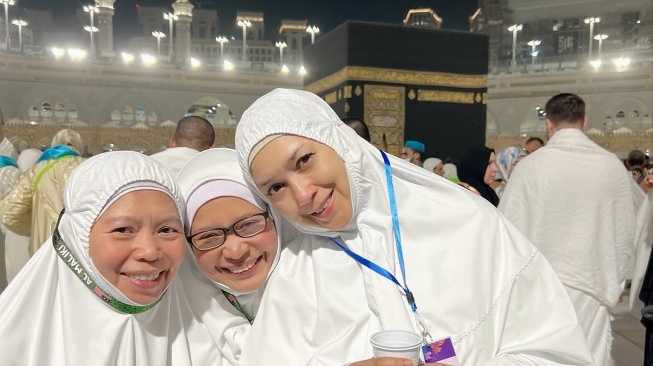 Ira Wibowo jalani ibadah umrah (Instagram)