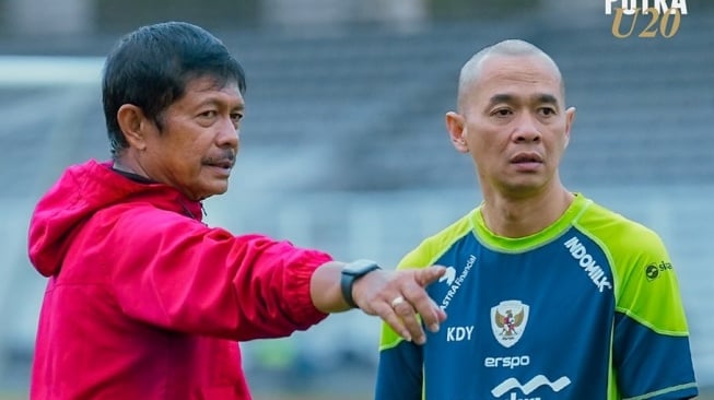 Kurniawan Dwi Yulianto menjadi asisten pelatih Indra Sjafri di Timnas Indonesia U-20. [Ig/@indrasjafrie_coach]