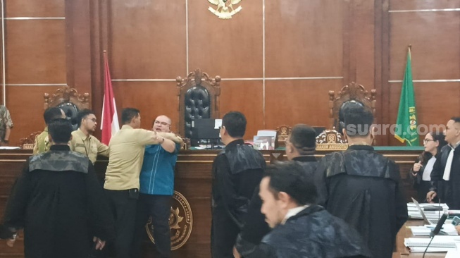 Razman Arif Nasution Ngamuk Sidang Lawan Hotman Paris Diminta Tertutup, Hampir Adu Jotos