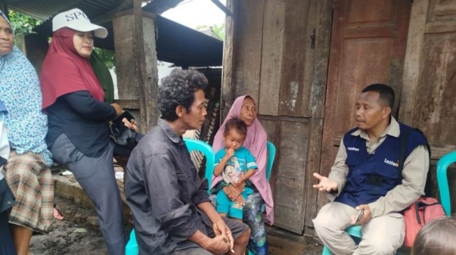 "Badan Saya Kaku," Lirih Ayah Saksikan Istri dan Bayi Hanyut Terbawa Banjir Bandang NTB