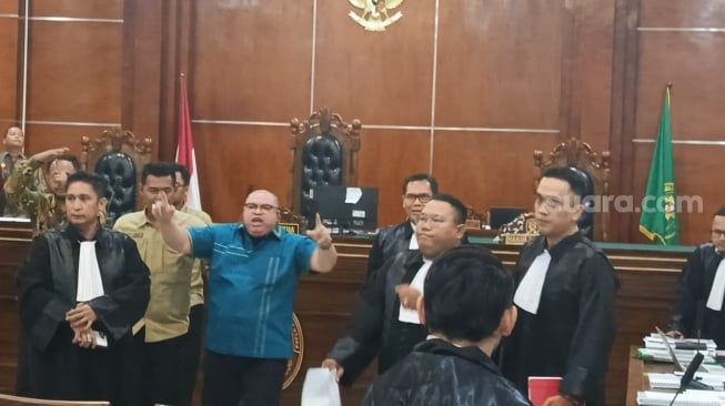 Sidang kasus Razman Arif Nasution di Pengadilan Negeri Jakarta Utara pada Kamis (6/2/2025) berlangsung rusuh. [Suara.com/Tiara Rosana]