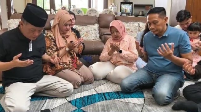 Nonton Bareng Putusan MK, Wahyu Hidayat Bersorak Haru Menangkan Pilkada Malang