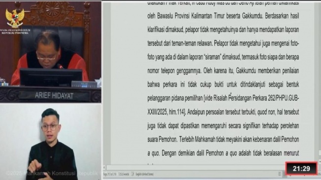 Majelis Hakim Anggota Arief Hidayat saat membacakan hasil putusan MK dalam gugatan sengketa Pilgub Kaltim. [Dok. Youtube MK]