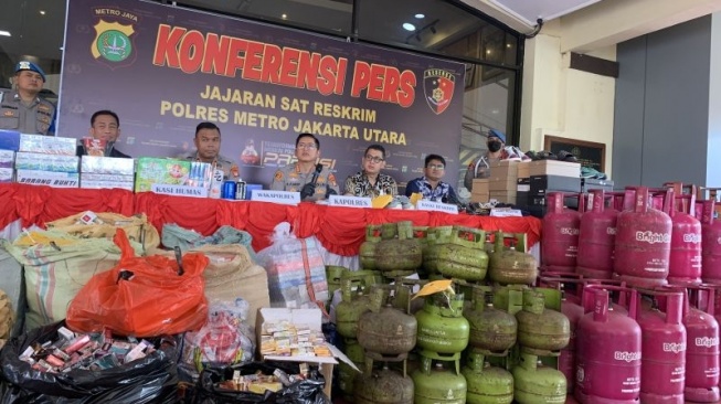 Polisi Ungkap Kasus Penjualan Makanan Impor Ilegal di Penjaringan Jakarta Utara