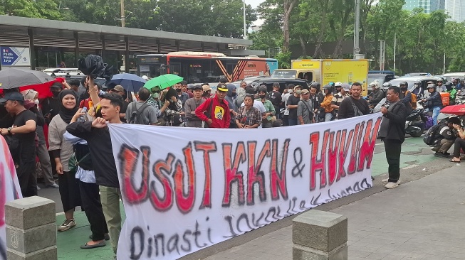 Geruduk Polda Metro, ARM Minta Jokowi dan Keluarga Diadili Terkait Pagar Laut Hingga Blok Medan