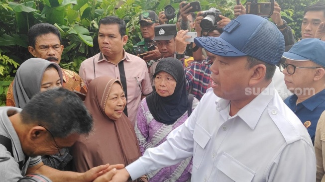 Menteri Agraria dan Tata Ruang/Badan Pertanahan Nasional (ATR/BPN) Nusron Wahid menyatakan Sertifikat Hak Milik (SHM) penghuni Cluster Setia Mekar Residence 2, Tambun Selatan, Kabupaten Bekasi, yang rumahnya digusur Pengadilan Negeri Cikarang pada 30 Januari 2025, masih sah. [Suara.com/Mae Harsa]