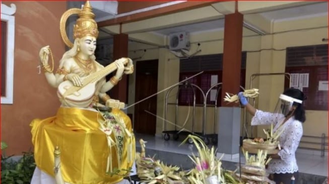 Makna dari Simbolisasi Dewi Saraswati Sebagai Dewinya Ilmu Pengetahuan