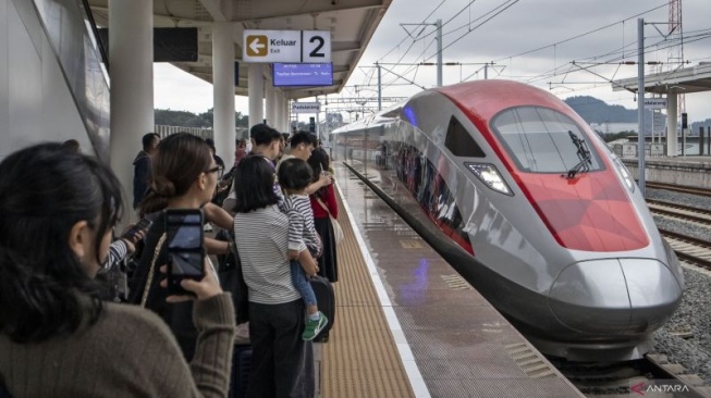 Kereta Cepat Whoosh Catatkan Volume Penumpang Sebanyak 7,8 Juta Orang