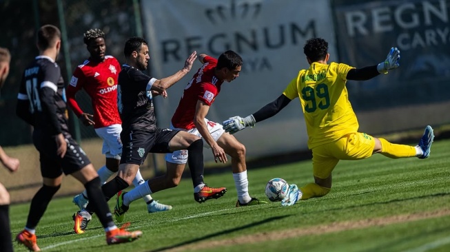 Pertandingan pekan ke-19 Liga Super Kosovo mempertemukan KF Ballkani dan klub pemain keturunan Indonesia, Cyrus Margono, KF Dukagjini pada 7 Februari 2025 di Suhareka City Stadium. (IG Cyrus Margono)