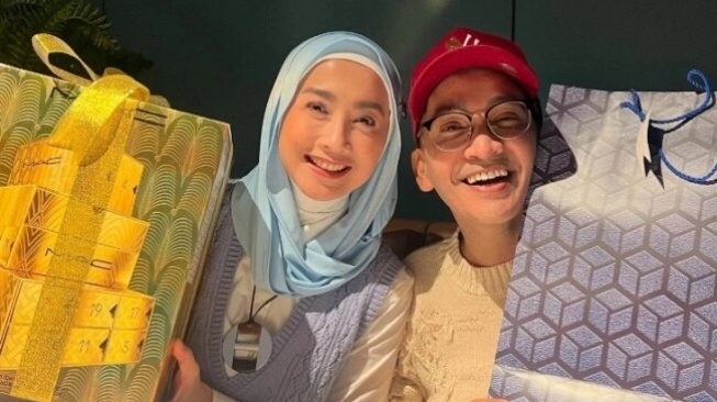 Desy Ratnasari bersama Ruben Onsu (Instagram)