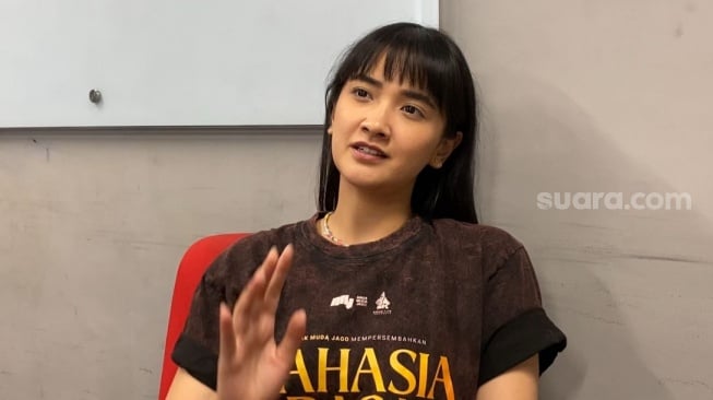 Tak Bisa Masak, Nadya Arina Bawa Pulang Pisau dan Talenan untuk Latihan Demi Film Rahasia Rasa