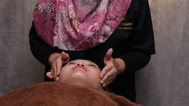 Pijat dan relaksasi. (Dok. Istimewa)