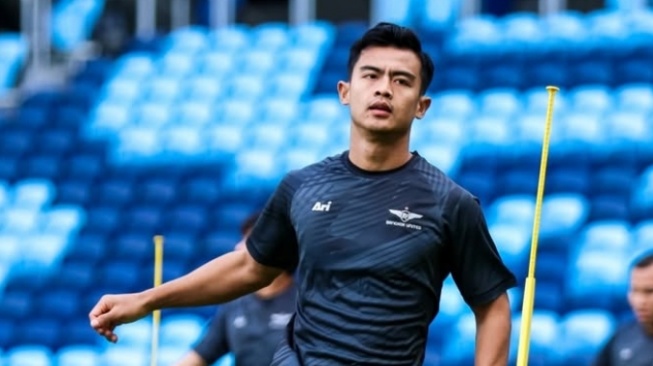 Bek andalan Timnas Indonesia, Pratama Arhan, lebih dulu merasakan atmosfer Sydney Football Stadium sebelum duel krusial antara Indonesia dan Australia dalam lanjutan Grup C Kualifikasi Piala Dunia 2026 Zona Asia. (IG Bangkok United)