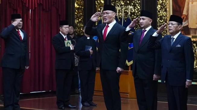 Dilantik Jadi Stafsus Menteri Pertahanan, Deddy Corbuzier Trending di X