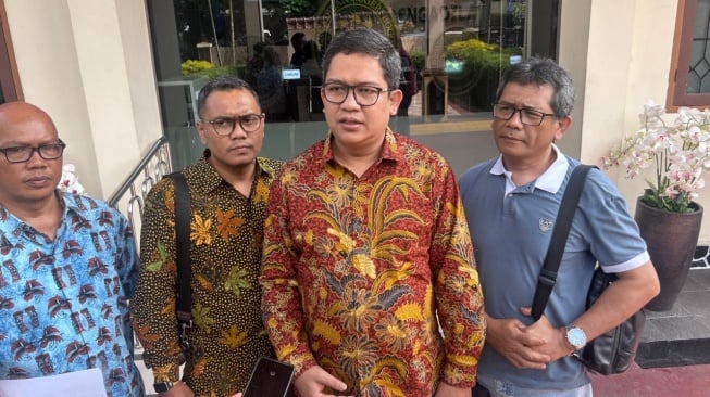 Tim pengacara Agustiani Tio saat menggugat penyidik Rossa Purbo Bekti ke PN Bogor. (ist)