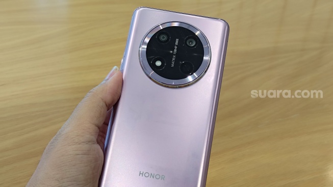 Honor X9c yang akan segera hadir ke Indonesia. [Suara.com/Dicky Prastya]