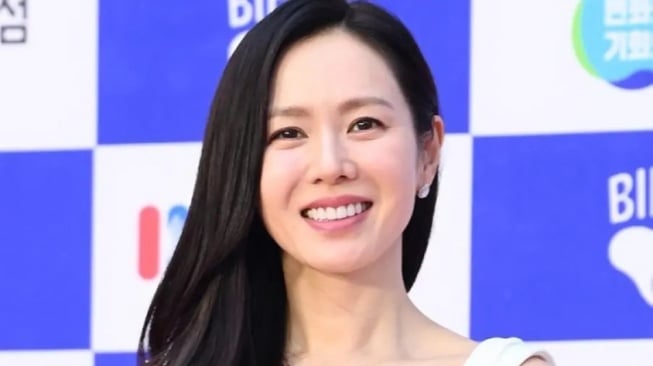 Usung Genre Thriller, Son Ye Jin Digaet Bintangi Drama Korea 'Variety'