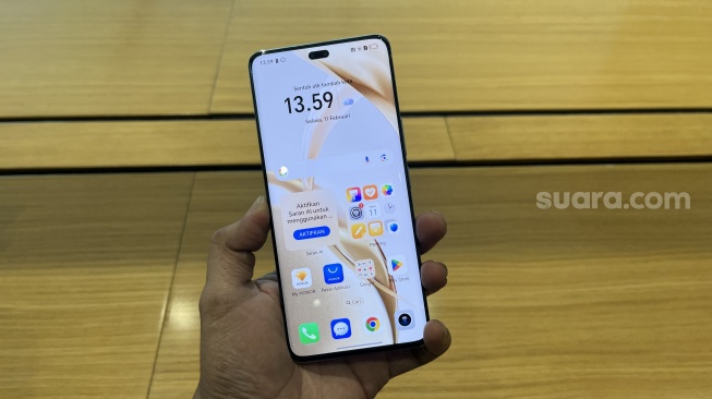 Honor 200 Pro yang akan hadir ke Indonesia. [Suara.com/Dicky Prastya]