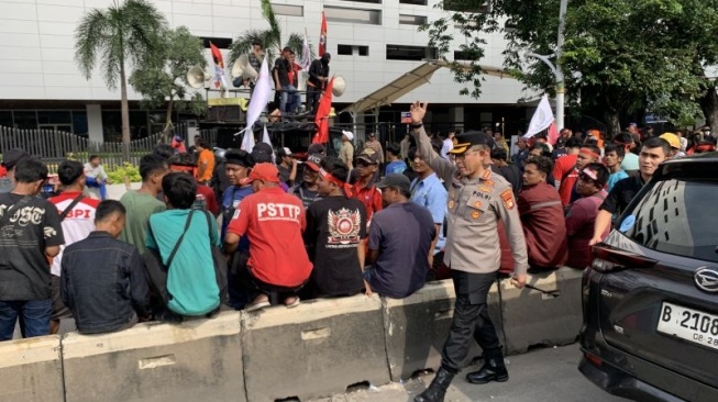 Kapolres Jakarta Utara Urai Kemacetan Akibat Blokade Sopir Truk di Tower Pelindo