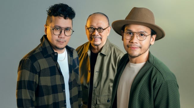 Gandeng Lukman dan David NOAH, Ebiet G Ade Nyanyikan Ulang Lagu Elegi Esok Pagi Bareng Anak