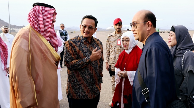 Tiba di Madinah Pakai Hijab Putih, Megawati Bakal Ziarah ke Makam Nabi Muhammad Bareng Keluarga